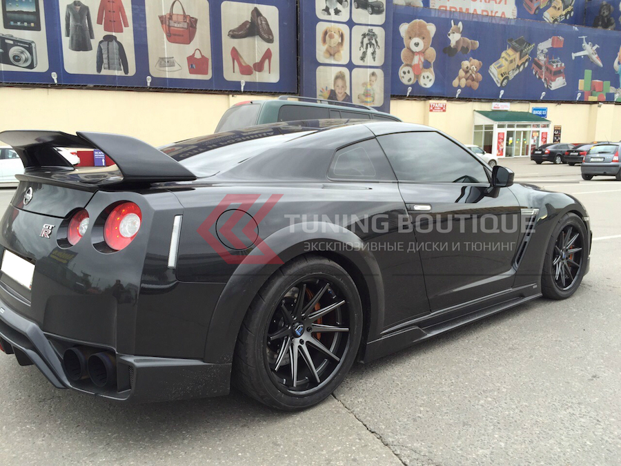 Nissan GTR на 20" дисках Rohana RC10 Matte Graphite фото 1